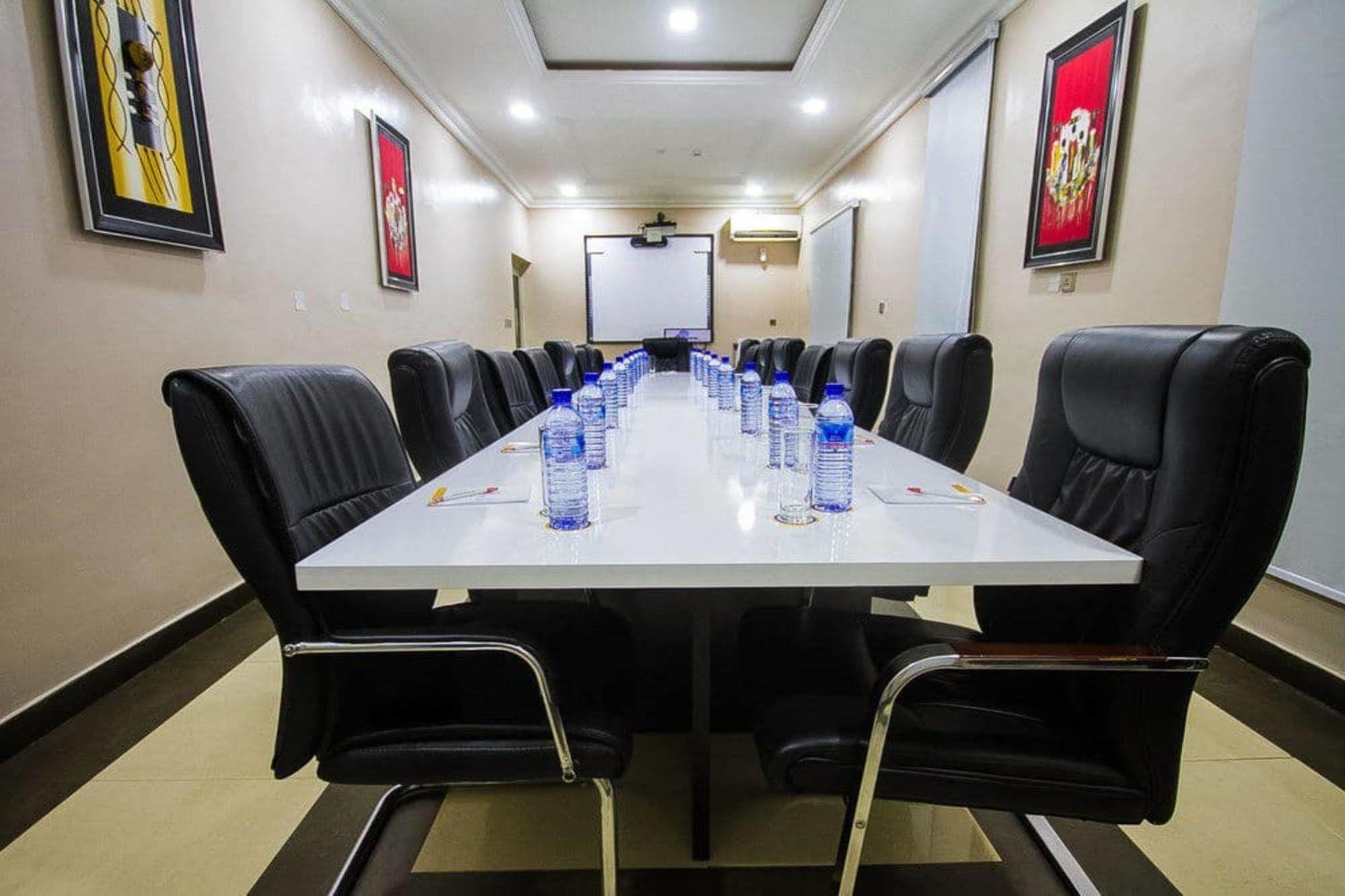 Golfview Suites & Conference Center Ikeja Εξωτερικό φωτογραφία